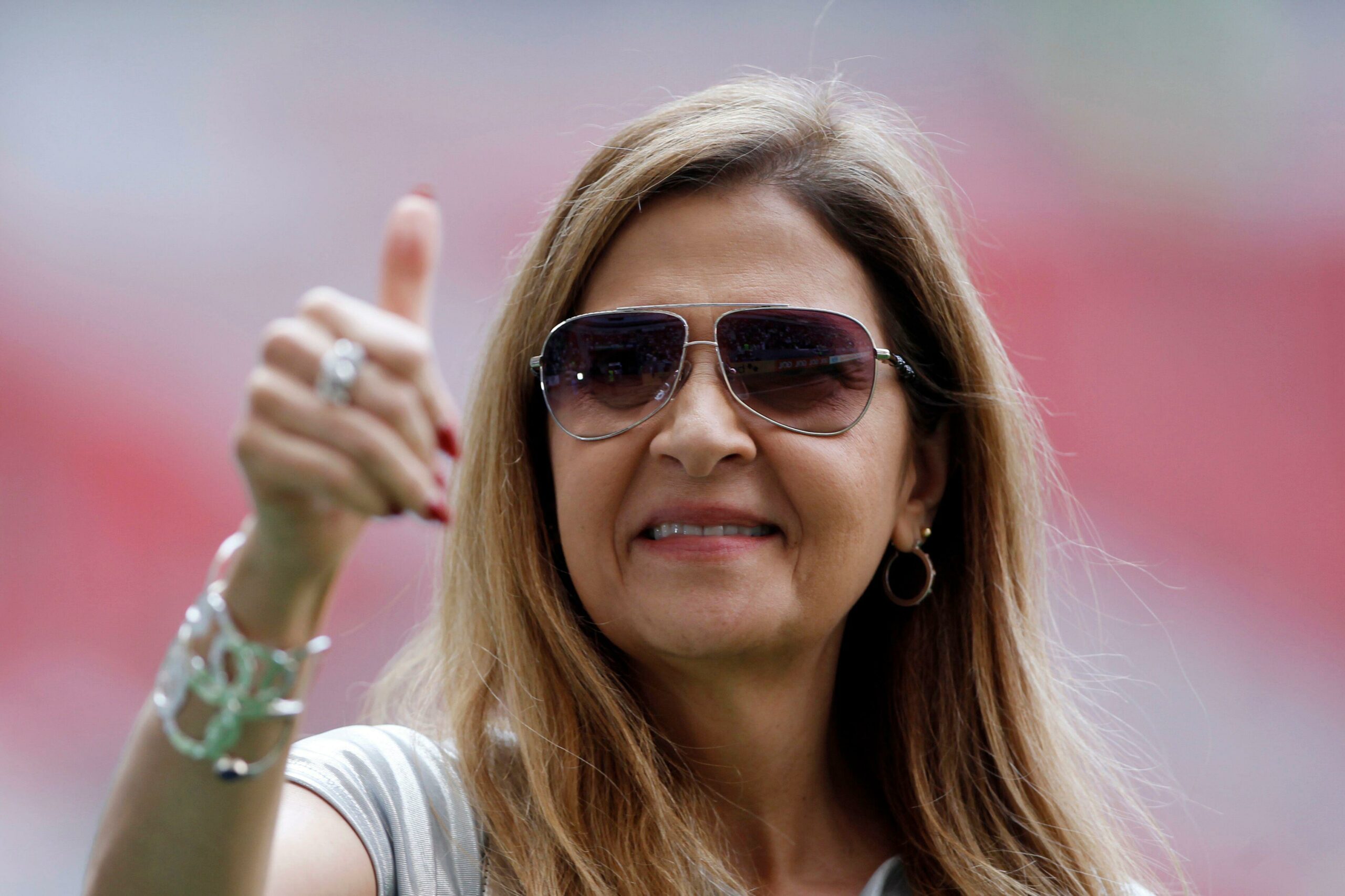 Brasilia, Brazil. 22nd Sep, 2024. Leila Pereira, Presidente of Palmeiras, waves to the fans prior the match between Vasco da Gama and Palmeiras, for the Brazilian Serie A 2024, at Mane Garrincha Stadium, in Brasilia on September 22, 2024 Photo: Adalberto Marques/DiaEsportivo/Alamy Live News Credit: DiaEsportivo/Alamy Live News
