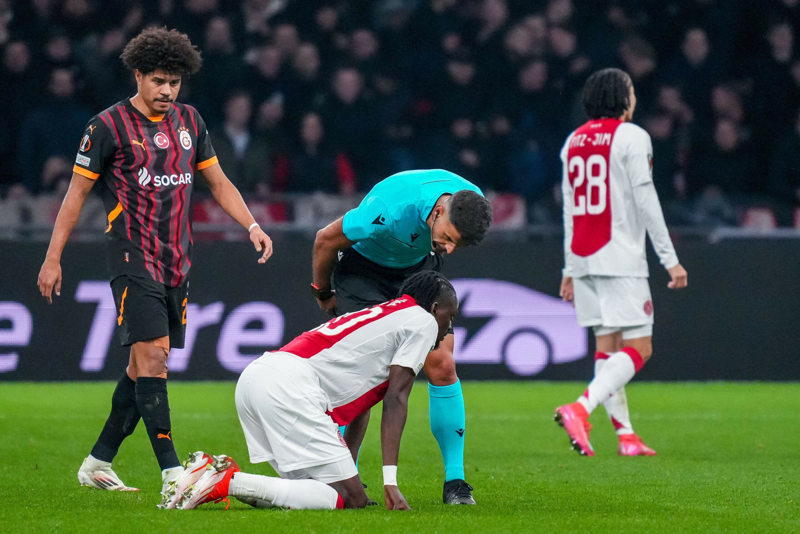 Amsterdam, Netherlands. 30th Jan, 2025. AMSTERDAM, NETHERLANDS - JANUARY 30: Referee Jesus Gil Manzano checking on Bertrand Traoré of AFC Ajax during the UEFA Europa League 2024/25 League Phase MD8 match between AFC Ajax and Galatasaray at Johan Cruijff ArenA on January 30, 2025 in Amsterdam, Netherlands. (Photo by Gabriel Calvino Alonso/Orange Pictures) Credit: Orange Pics BV/Alamy Live News
