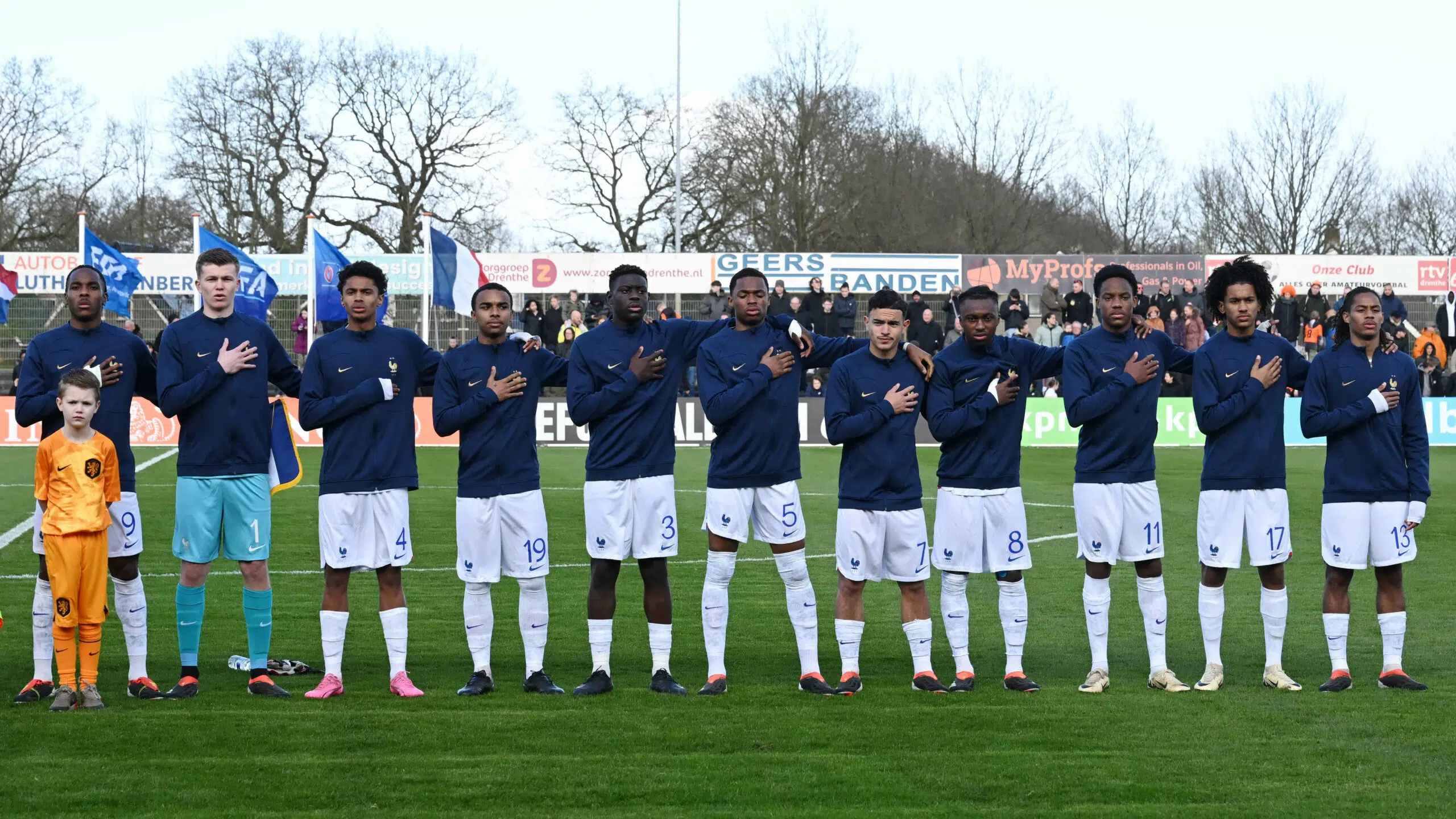 ASSEN - (l-r) Mathys Tel of France U19, France U19 goalkeeper Lisandru Olmeta, Yoni Gomis of France U19, Eli Junior Kroupi of France U19, Christian Mawissa of France U19, Jeanuel Belocian of France U19, Mayssam Benama of France U19, Valentin Atagana of France U19, Lucas Michal of France U19, Senny Mayulu of France U19, Mathis Amougou of France U19 during the European Championship qualifying match in group 2 elite between Netherlands O19 and France O19 at Sportpark Marsdijk on March 23, 2024 in Assen, Netherlands. ANP | Hollandse Hoogte | GERRIT VAN COLOGNE