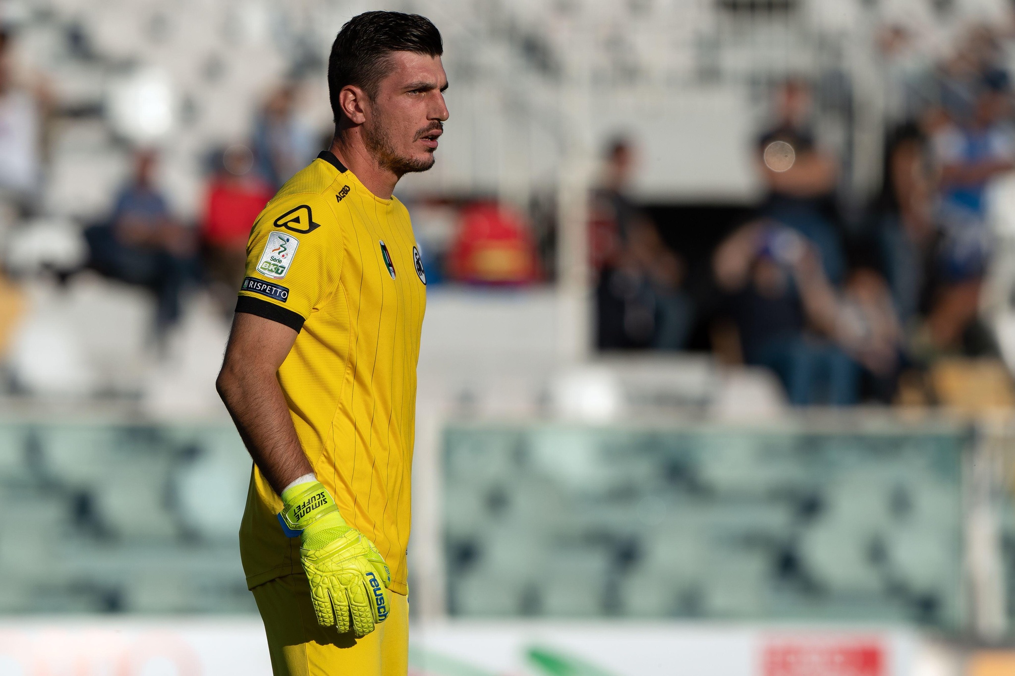 Simone Scuffet of Spezia Calcio 1906 during the Italian Serie B 2019/2020 match between Pescara Calcio 1936 and Spezia Calcio 1906 at Stadio Adriatico Giovanni Cornacchia on October 19, 2019 in Pescara, Italy. (Photo by Danilo Di Giovanni/NurPhoto)