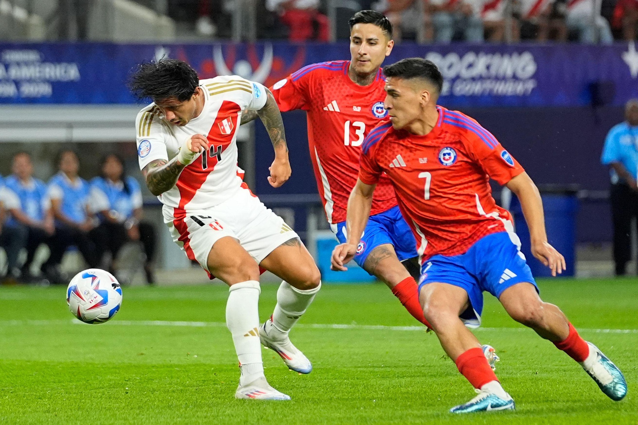 Peru's Gianluca Lapadula, left, and Chile's Marcelino Nunez battle for the ball during a Copa America Group A soccer match in Arlington, Texas, Friday, June 21, 2024. (AP Photo/Julio Cortez)