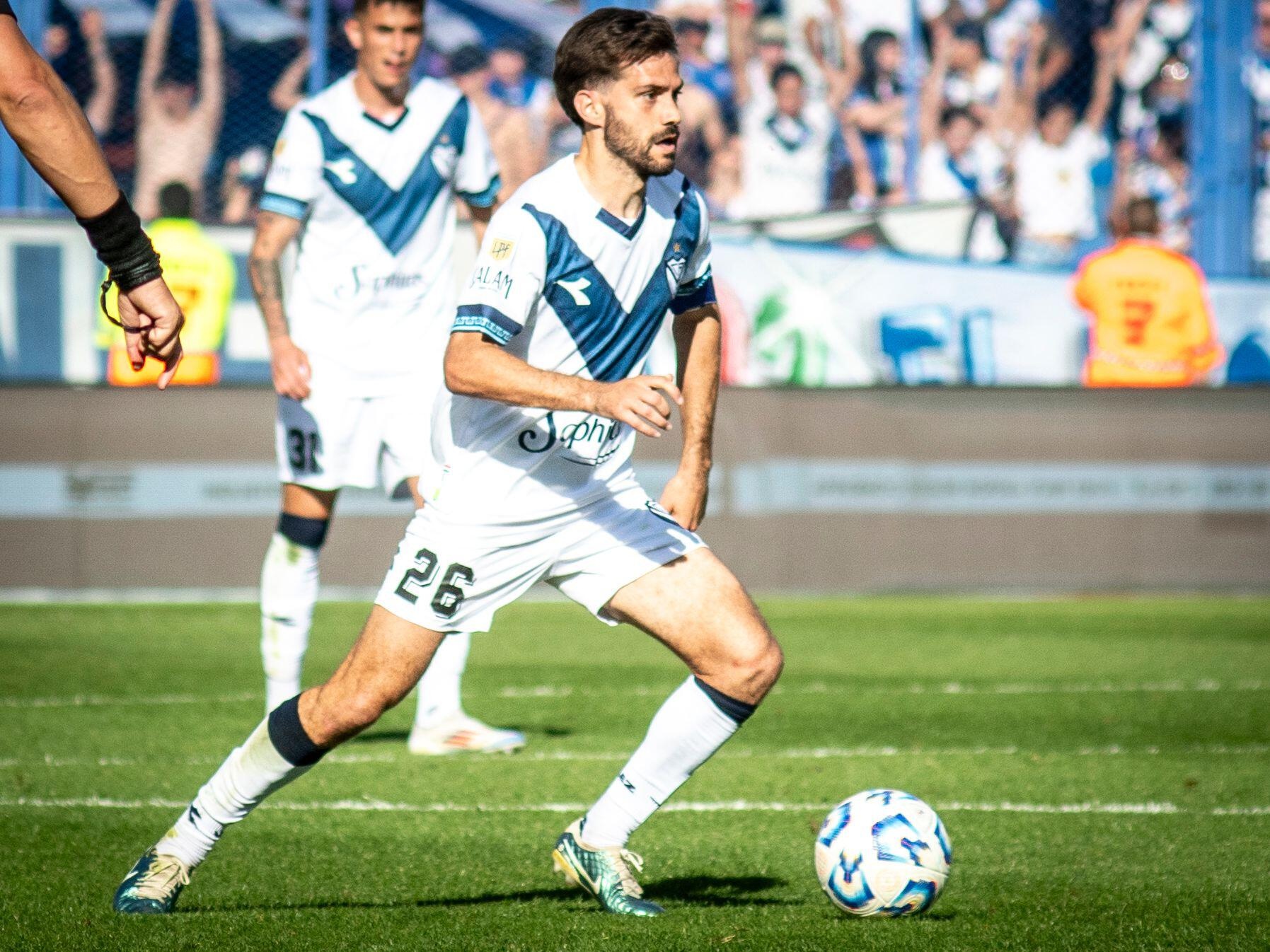 Buenos Aires, Argentina. 5th Oct 2024. The Atlético Velez Sarsfield club defeated Racing Club de Avellaneda 1-0 in a new season of the Afa "Argentine Professional Football League". The Liniers team (Buenos Aires) heads the AFA domestic soccer standings. The goal was scored by Braian Romero EDITORIAL USE ONLY