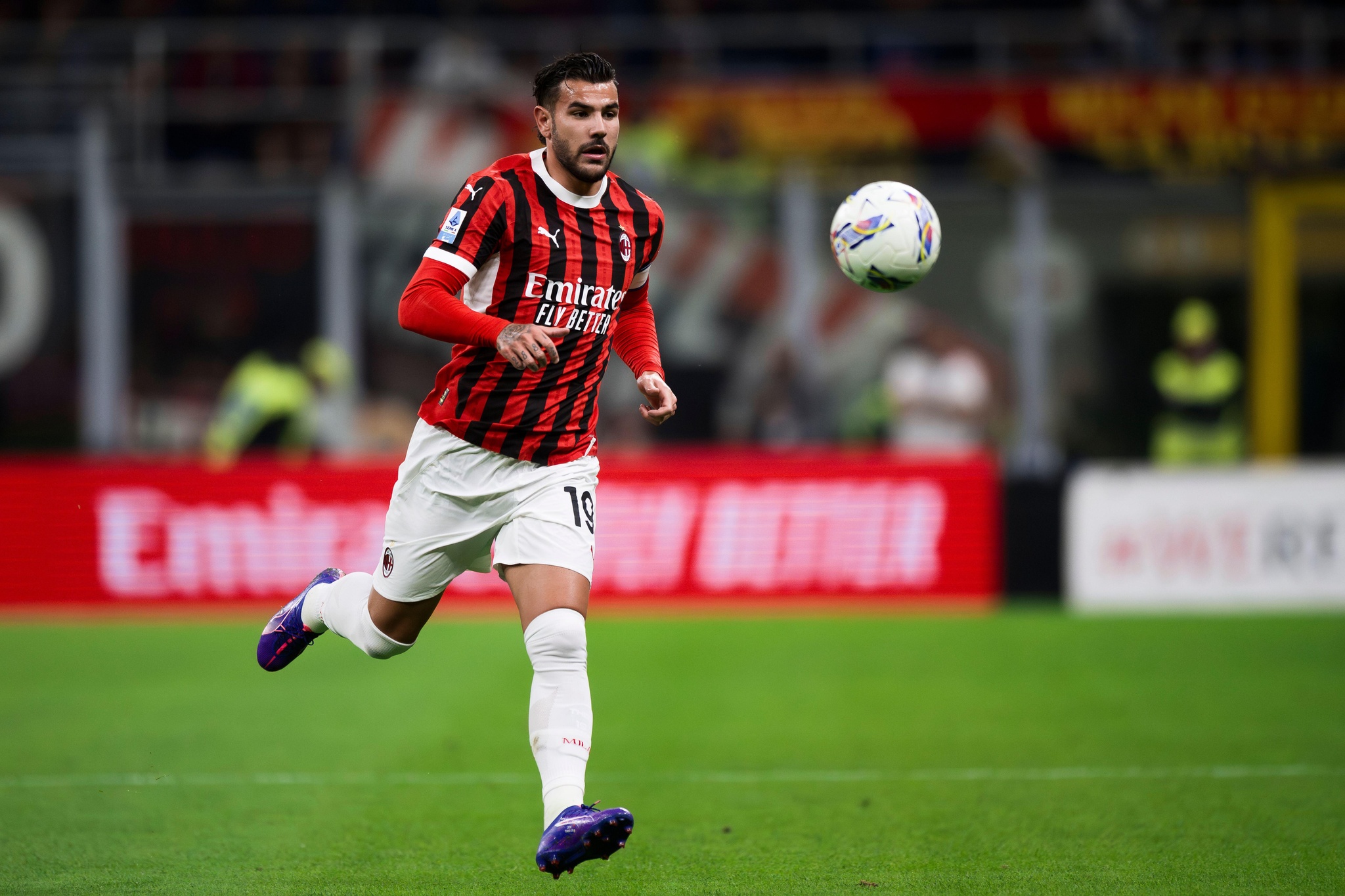 Theo Hernandez – Mũi Khoan Nguy Hiểm Biến Hành Lang Trái Thành Ác Mộng