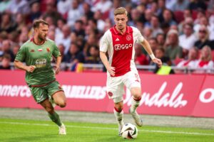 Peter Taylor Resigns from Canvey Island Amidst Struggles