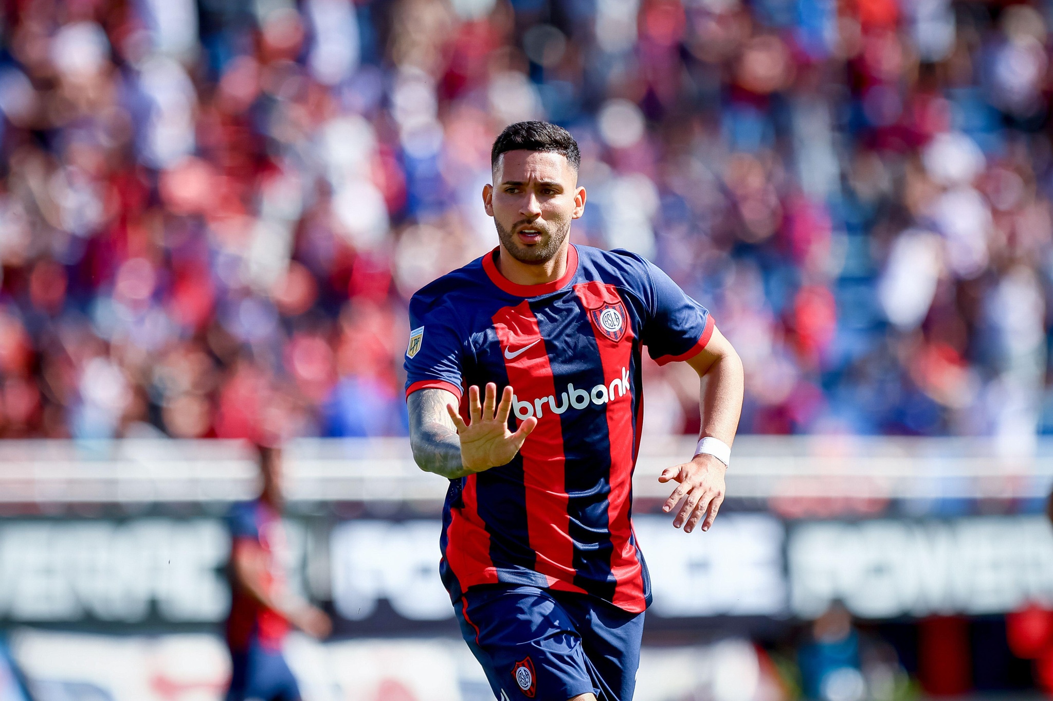Buenos Aires, Argentina. 28th Sep, 2024. Nahuel Bustos of San Lorenzo seen in action during the match between San Lorenzo and Banfield as part of Liga Profesional de Futbol Argentino at Pedro Bidegain Stadium. Final score: San Lorenzo 2-1 Banfield. (Credit Image: © Roberto Tuero/SOPA Images via ZUMA Press Wire) EDITORIAL USAGE ONLY! Not for Commercial USAGE!